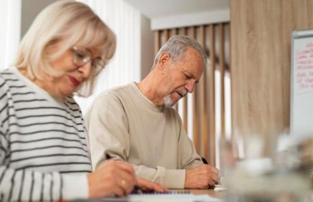 Ce trebuie să facă pensionarii ca să obțină adeverința pentru sporuri nepermanente