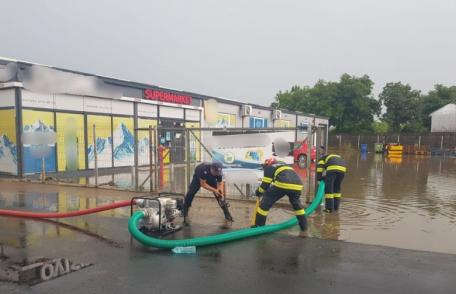 Pompierii botoșăneni solicitați să intervină în urma fenomenelor meteo care s-au înregistrat aseară