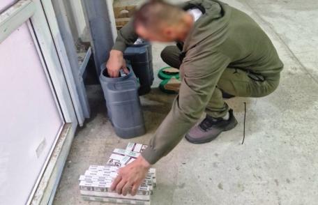 Ţigări de contrabandă, ascunse în bidoane din material plastic, confiscate la frontieră