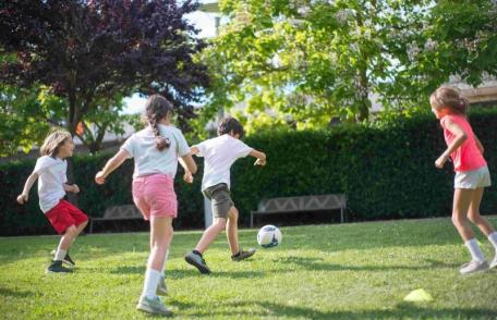Iubești să joci fotbal? De ce alegerea ghetelor potrivite este cea mai importantă!
