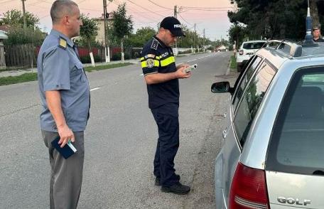Adolescent scos din trafic de polițiștii dorohoieni după ce a ieșit la plimbare fără permis, tractând o remorcă neînmatriculată