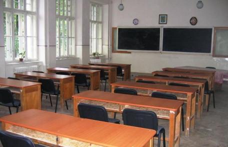 Drumurile impracticabile şi temperaturile scăzute închid şcolile din judeţ