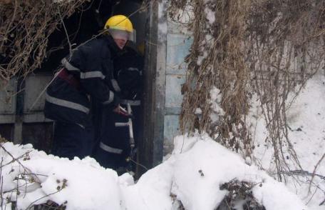 Tragic: În timp ce erau la priveghi le-a luat foc casa 