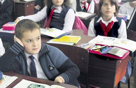 Elevii care au stat acasă din cauza vremii vor recupera materia din mers