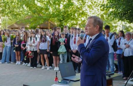 Dorin Alexandrescu: Dragi elevi, stimați profesori și stimați părinți!