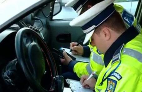 Aproximativ 50 de permise de conducere și certificate de înmatriculare reținute de polițiști în weekendul care a trecut