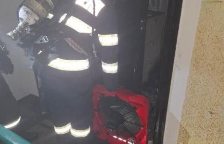 Incendiu violent izbucnit într-un apartament din Dorohoi. Zece persoane evacuate pentru a evita o tragedie - FOTO