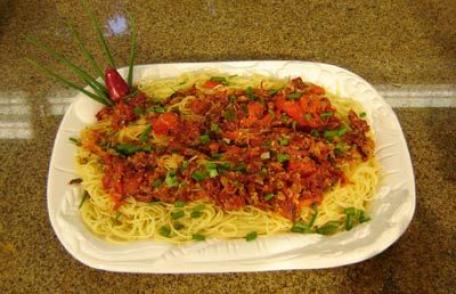Spagheti cu sos