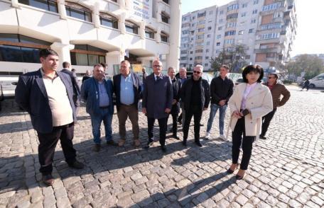 A început procesul de recepție al primului lot de microbuze școlare electrice achiziționate de Consiliul Județean