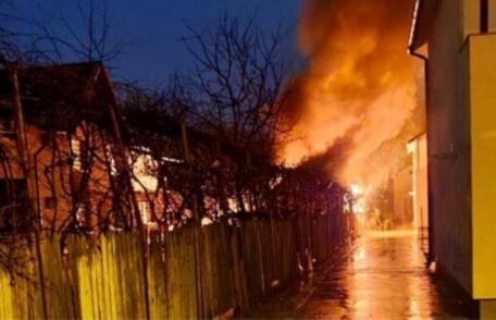 Soţia a obţinut ordin de protecţie după ce soţul recalcitrant a dat foc la gardul casei