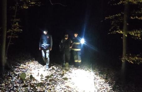 Bătrân rătăcit în pădure, la cules de ciuperci - FOTO