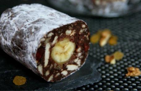 Salam de biscuiţi cu rahat şi banane