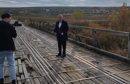 Valeriu Iftime: „Nu, nu sunt în Congo. Sunt chiar aici, în Botoșani, pe un pod din satul Mateieni”