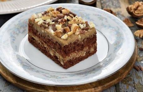 Prăjitură cu nucă și cremă de cafea