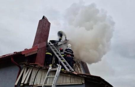 O casă din Podriga a fost în pericol după ce funinginea din coșul de fum s-a aprins