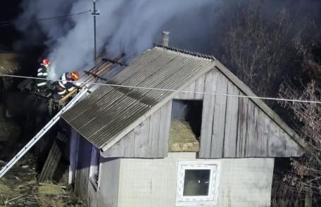 Incendiu într-o gospodărie din județ după ce o lumânare aprinsă a fost lăsată nesupravegheată - FOTO