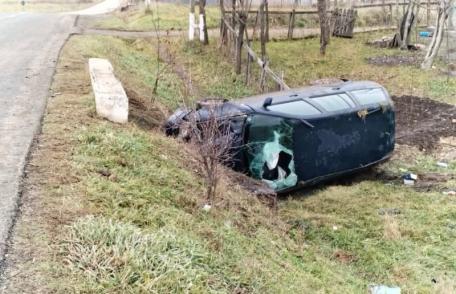 Accident la Cordăreni! Un tânăr cu permisul suspendat s-a răsturnat cu mașina și apoi a plecat