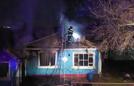 A aprins focul în sobă și a plecat de acasă. Incendiul i-a cuprins jumătate de casă