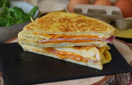 Sandwich cu omletă