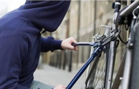 A furat o bicicletă și a ajuns în arestul poliției