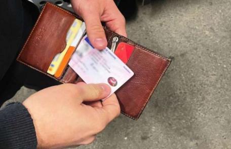 Sofer fără permis, scos din trafic de polițiști