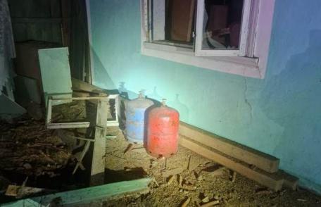 Explozie într-o locuință din județul Botoșani. Un bărbat de 72 ani a ajuns la spital - FOTO