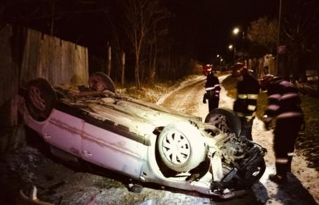 Accident! O mașină s-a răsturnat pe cupolă într-o comună din Botoșani