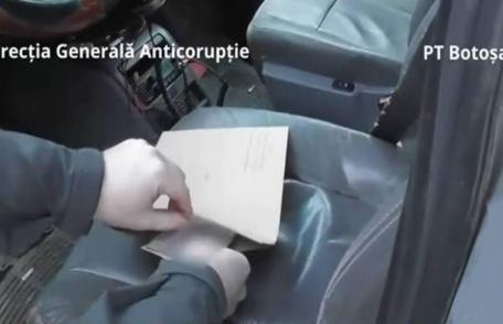 Doi șoferi, un italian și un bărbat din Botoșani, prinși încercând să mituiască polițiștii de la Rutieră