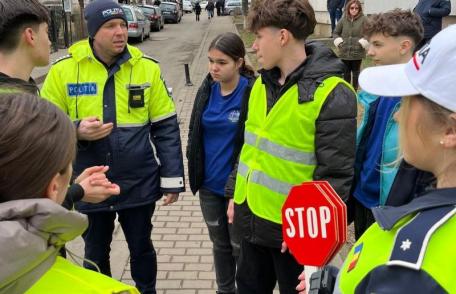 Activitate de educație rutieră - Patrula școlară în zona Școlii Gimnaziale „Mihail Kogălniceanu” Dorohoi