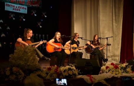 Sala Teatrului Dorohoi, gazdă pentru prima seară a Spectacolului omagial „Flori pentru mama”, ediţia a XXVII-a - FOTO