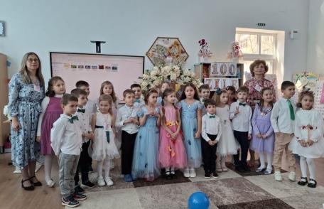 „100 de zile de școală” sărbătorite de elevii clasei pregătitoare A de la Școala „A. I. Cuza” Dorohoi - FOTO