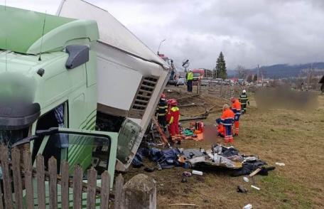 Bărbat din Ibănești mort după ciocnirea dintre un autoturism şi un camion - FOTO