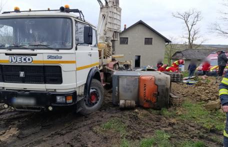Tragedie în Viișoara Mică! Un bărbat de 35 de ani și-a pierdut viața după ce s-a răsturnat cu un utilaj