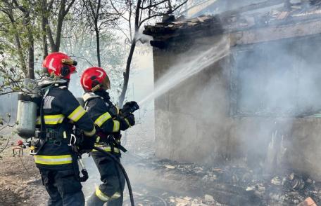 Incendiu violent produs într-o gospodărie din Corlăteni
