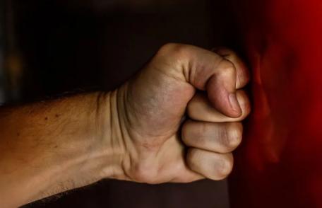 Tânăr din Dimăcheni reținut pentru lovire sau alte violențe