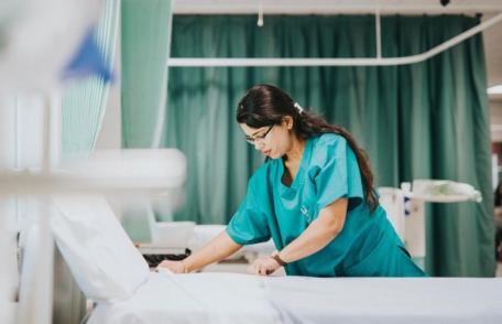 Spitalul Municipal Dorohoi scoate la concurs 3 posturi vacante de infirmieră