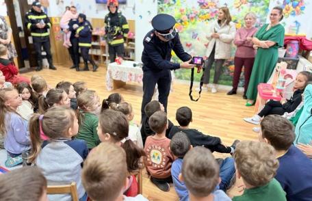 Grădinița „Floare de colț” Botoșani „scena” unei intervenții ISU Botoșani - FOTO