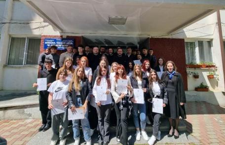 Diseminarea proiectului „Prevenirea traficului de persoane” la Seminarul „Sfântul Ioan Iacob” din Dorohoi cu oaspeți de la Patriarhia Română - FOTO