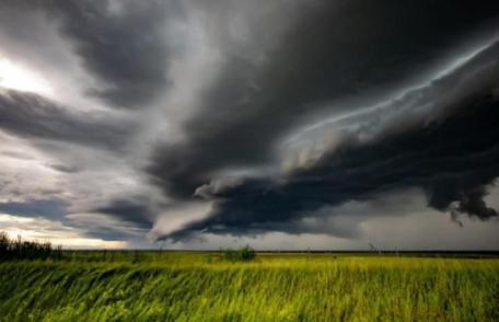 Vremea ne dă bătăi de cap! A fost emisă o nouă alertă meteo COD GALBEN de instabilitate atmosferică în următoarele ore