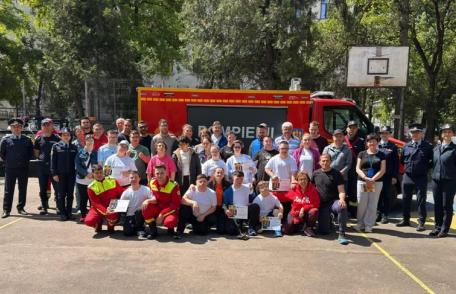 Pompierii botoșăneni alături de tinerii cu dizabilități din România și Grecia, într-o activitate specială de incluziune