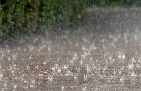 Nu scăpăm de ploi! Meteorologii au prelungit Codul galben de ploi pentru județul Botoșani