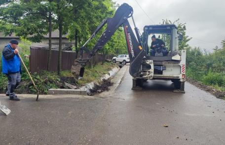 Inundații în județul Botoșani! Pompierii au intervenit în zeci de gospodării - FOTO