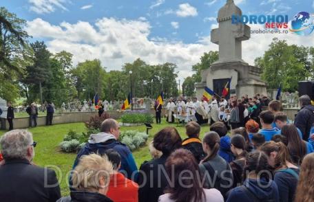 Eroii au fost comemorați în Zi de Înălțare, la Dorohoi, în Cimitirul Eroilor - FOTO