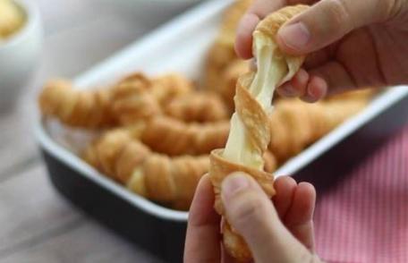 Sticks din cașcaval