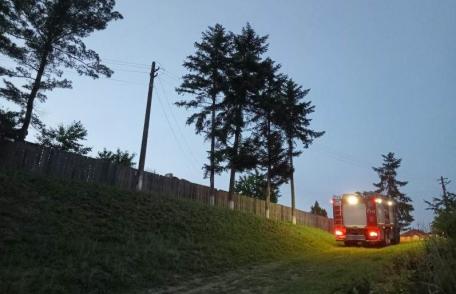 Casa unei familii din localitatea Coșula a fost în pericol din cauza unui incendiu