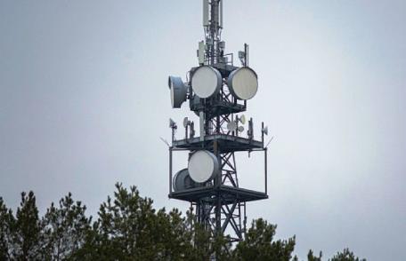 Guvernul nu are de gând să elimine sporul de antenă, dar a găsit totuși o problemă: Să fie sumă fixă, nu procent din salariu