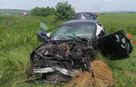 Tânără rănită și rămasă încarcerată după impactul dintre trenul Iași – Dorohoi și o mașină