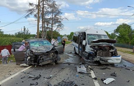 Accident cu multiple victime la Văculești în urma impactului dintre un autoturism și un microbuz de transport persoane