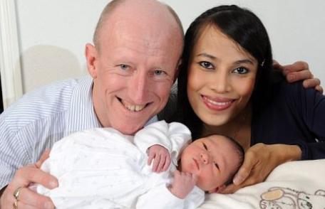 Emoționant - au aşteptat 21 de ani să li se nască copilul 