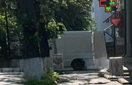 Amendă de 1215 lei pentru un șofer care a parcat pe Pietonalul Grigore Ghica din Dorohoi